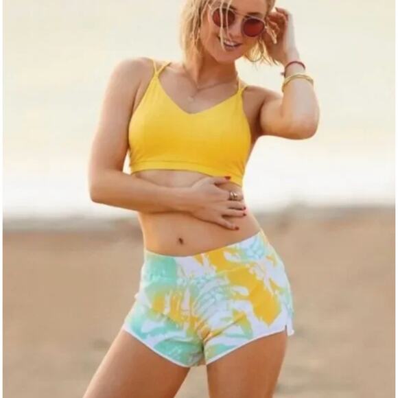 Fabletics Latrice Short Yellow Green Tie Dye Print Shorts Womens Medium Athletic - Picture 1 of 16